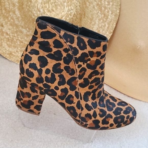 INC International Concepts Floriann Ankle Boot Animal Print Leopard Comfy Size 1 - Picture 1 of 16